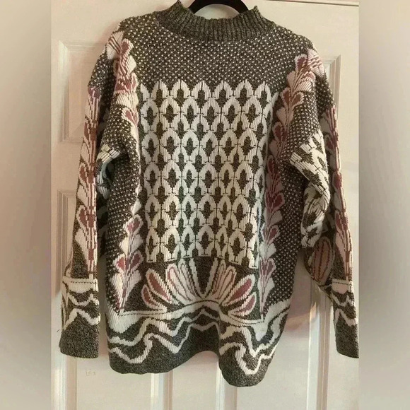 Vintage J C & Louis Gray and Pink Patterned Women’s Large Sweater - Picture 6 of 6